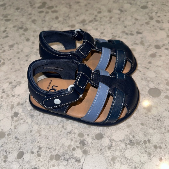 Brand new size 4 toddler Uggs. Never been worn. - Picture 2 of 6